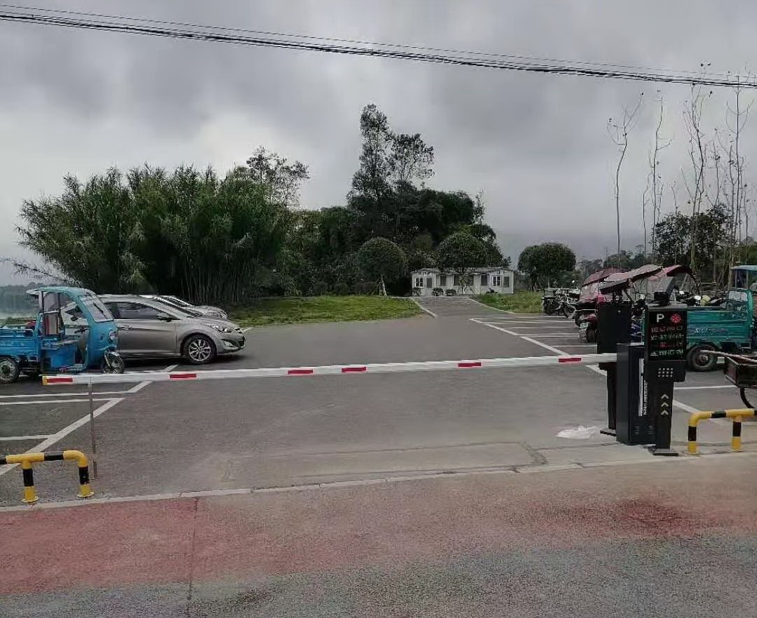 某景區(qū)無人值守車牌識別停車場管理系統(tǒng)